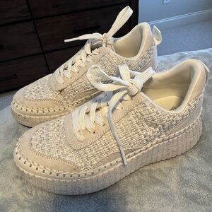 Universal Thread Cream Textured Sneakers